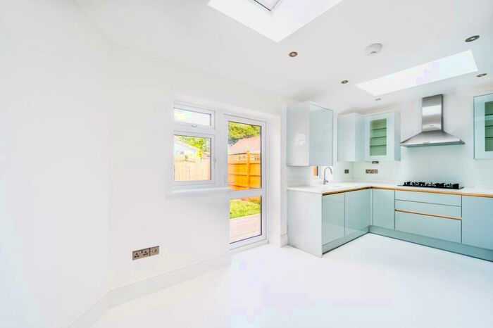 2 Bedroom End Of Terrace House To Rent In Windsor Avenue, Sutton, , North Cheam, Sutton, SM3