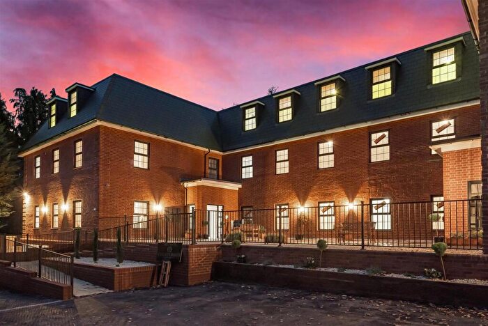 1 Bedroom Apartment For Sale In Shootersway, Berkhamsted, HP4