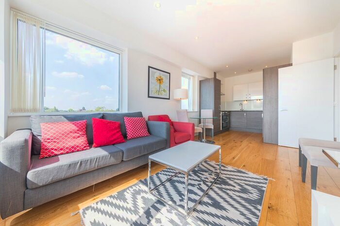 1 Bedroom Flat To Rent In Waterside, Union House, 23 Clayton Road, Hayes UB3