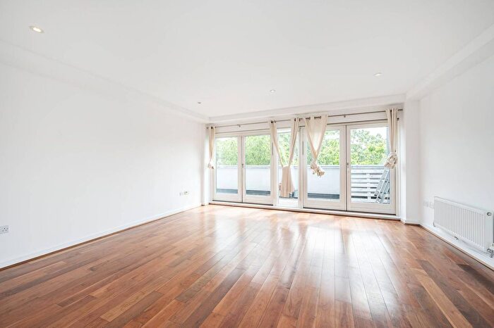 4 Bedroom Flat To Rent In Hackney Road, Shoreditch, London, E2