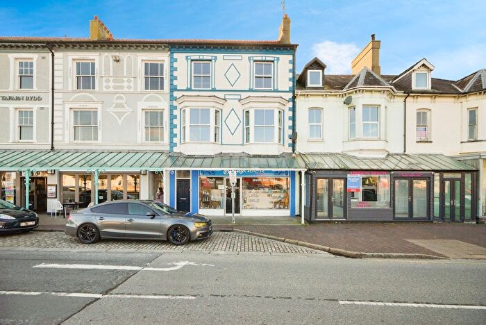4 Bedroom Flat For Sale In Station Square, Pwllheli, Gwynedd, LL53