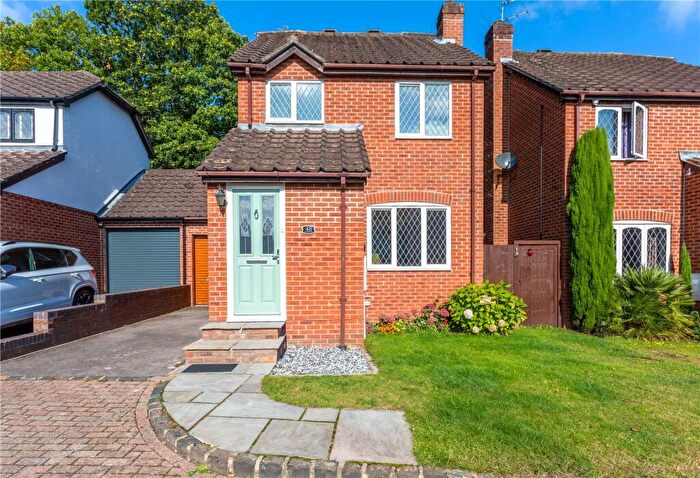 3 Bedroom Link Detached House To Rent In Hawkesworth Drive, Bagshot, GU19