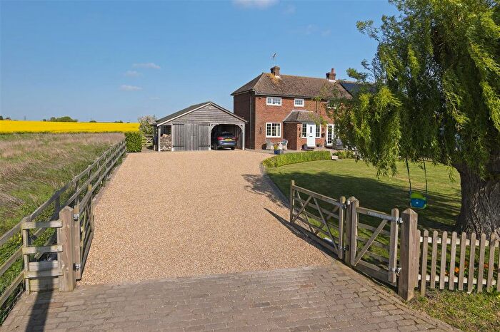 4 Bedroom Semi Detached House For Sale In Cherry Drive, Luddenham, ME13