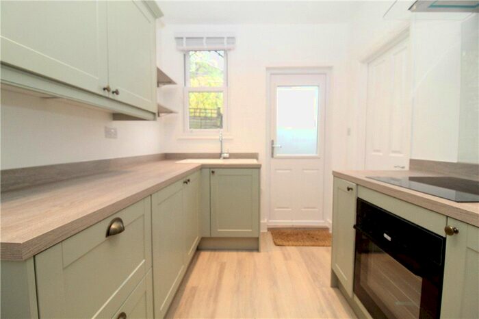 2 Bedroom Flat To Rent In Temple Road, Croydon, CR0