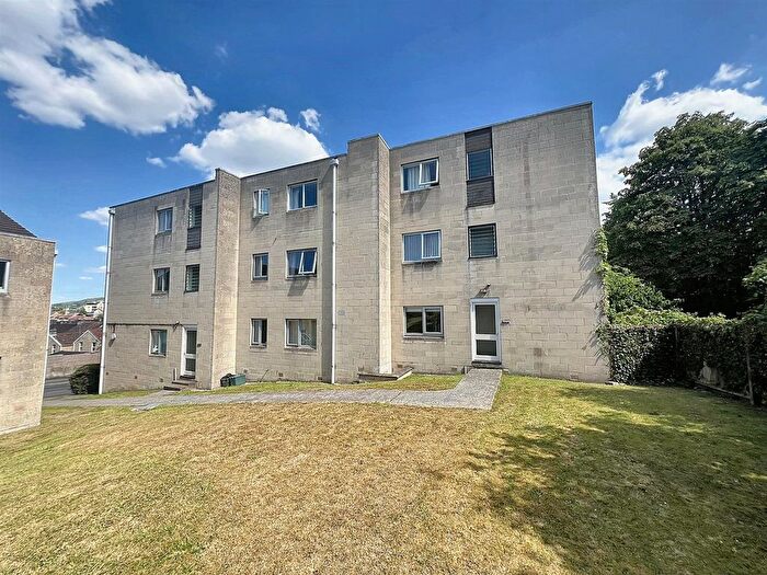 2 Bedroom Flat For Sale In Melcombe Road, Bath, BA2