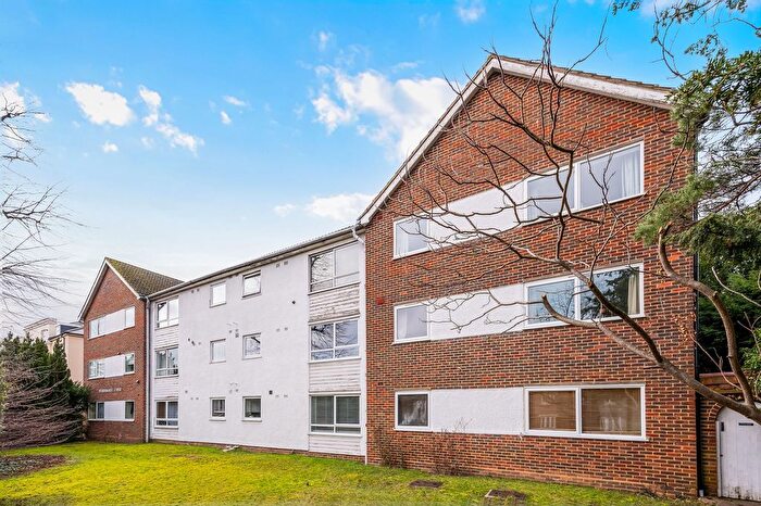 1 Bedroom Flat For Sale In Hook Road, St. Bernards House, KT6