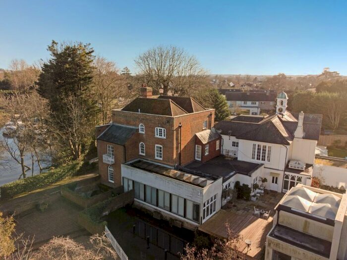 6 Bedroom Detached House To Rent In Mill Lane Windsor, SL4