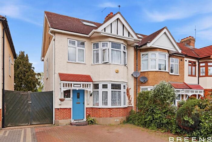 4 Bedroom End Of Terrace House For Sale In Ladysmith Road, Enfield, EN1