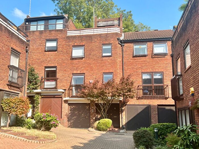 3 Bedroom Property To Rent In Belsize Mews, Belsize Village, Belsize Park, NW3