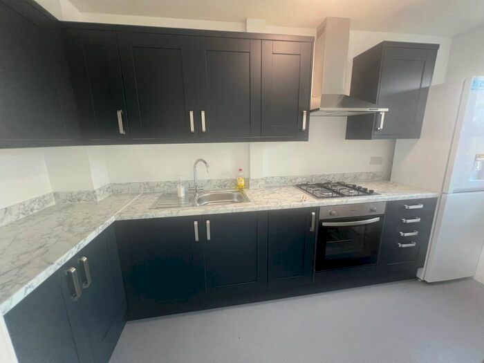 1 Bedroom Flat To Rent In Jefferson Close, Ilford, IG2