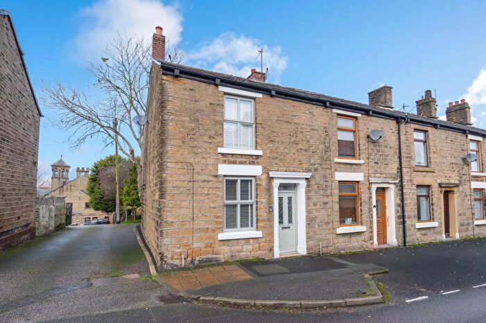 2 Bedroom End Of Terrace House For Sale In King Street, Glossop, SK13
