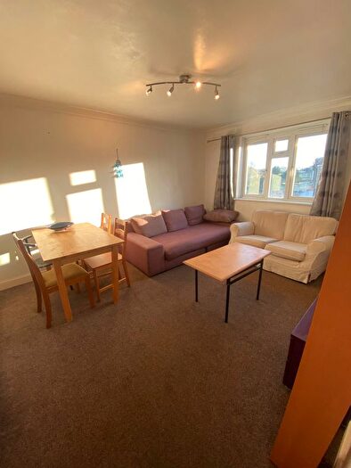 3 Bedroom Flat To Rent In Tamworth Lane, Mitcham, CR4