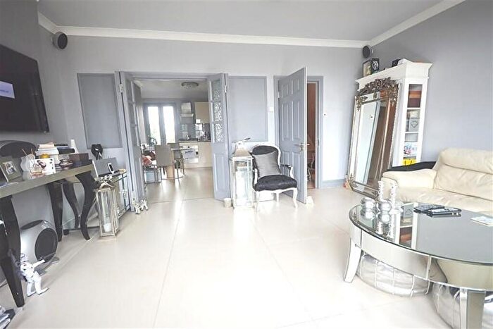 3 Bedroom Apartment To Rent In The Green, Station Road, Winchmore Hill, Station Road, N21