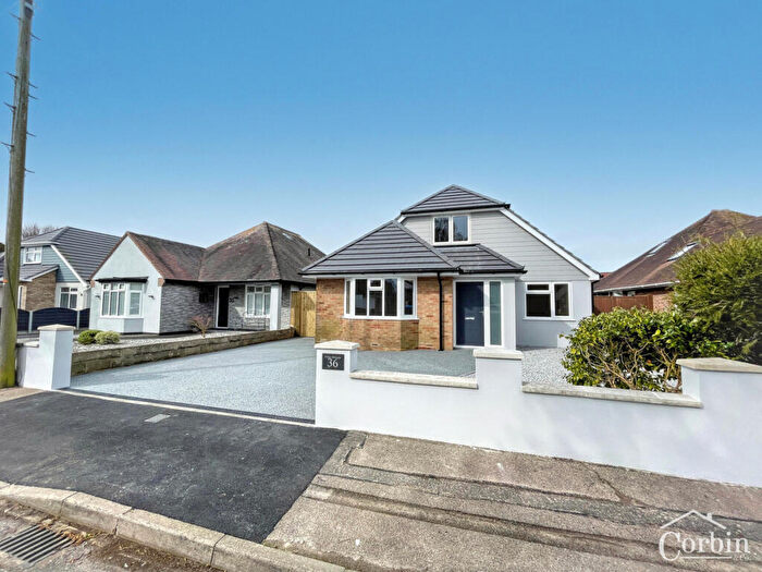 4 Bedroom Detached Bungalow For Sale In Cedar Avenue, Bournemouth, BH10