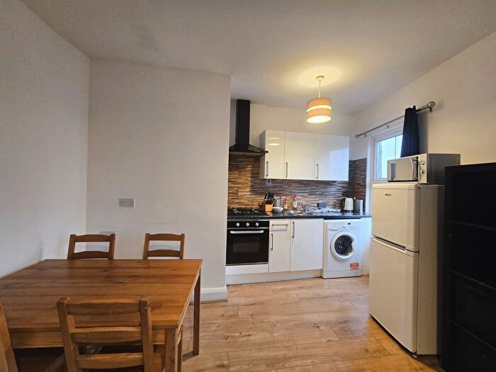 2 Bedroom Maisonette For Sale In Garratt Lane, London, SW18
