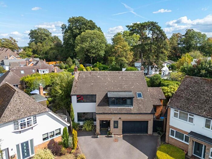 4 Bedroom Detached House For Sale In Ferndale Drive, Kenilworth, CV8