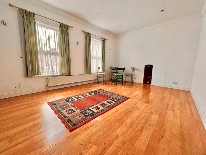 2 Bedroom Apartment To Rent In Goring Road, London, N11