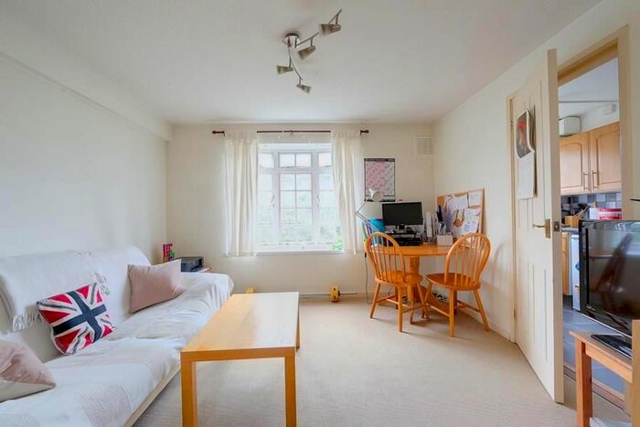 1 Bedroom Flat To Rent In Ashdown Way, SW17