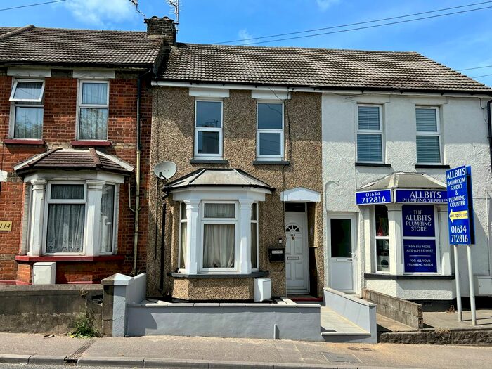 2 Bedroom Maisonette To Rent In Cuxtonroad, Strood, ME2