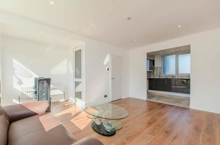 3 Bedroom Maisonette To Rent In Christchurch Road, London, SW2