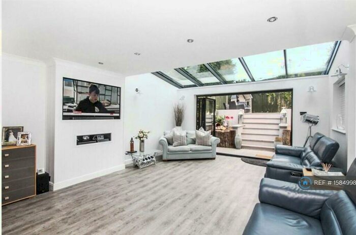 4 Bedroom Detached House To Rent In Redwing Road, Chatham, ME5