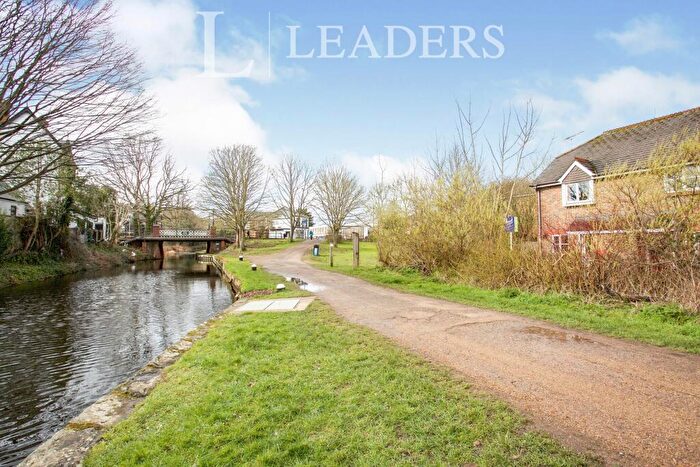 2 Bedroom End Of Terrace House To Rent In Woking, Surrey, GU21