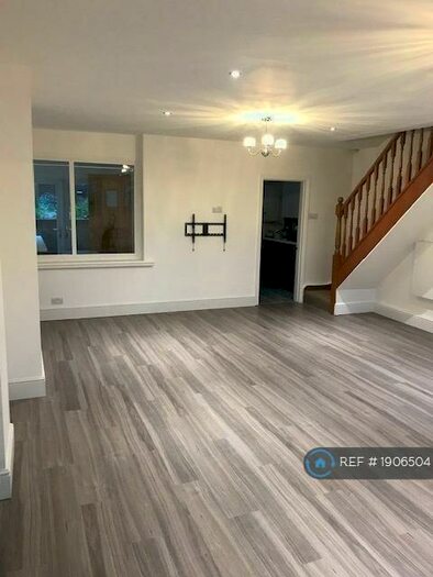 3 Bedroom Terraced House To Rent In The Parade, Sheffield, S12