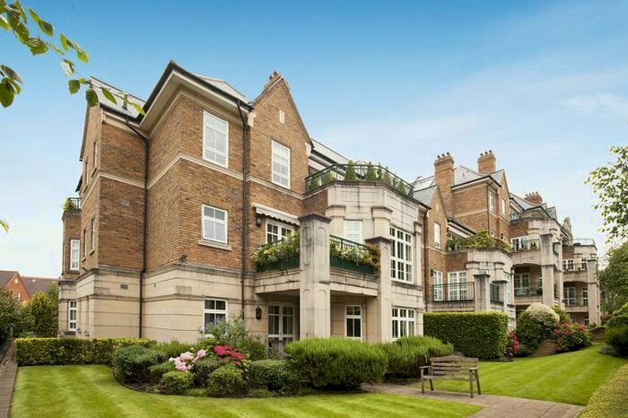 3 Bedroom Flat To Rent In Mountview Close, Hampstead Garden Suburb, NW11