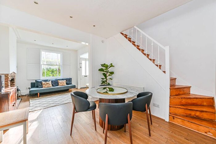 2 Bedroom Property For Sale In Eversleigh Road, Shaftesbury Estate, London, SW11