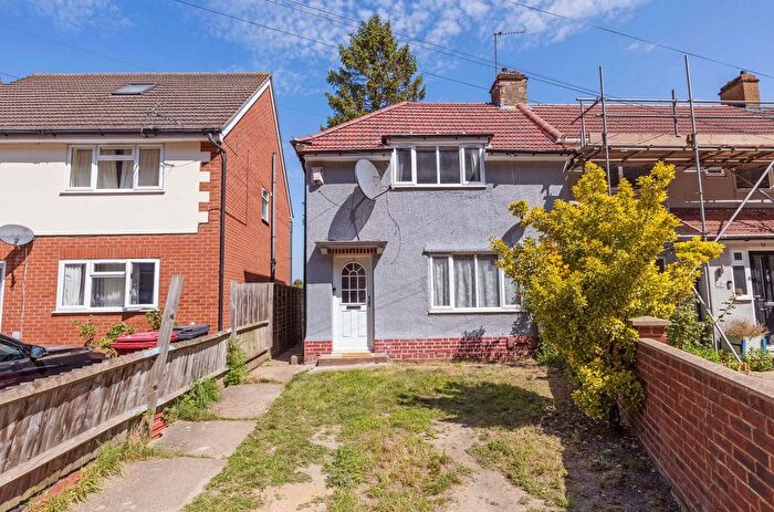 2 Bedroom Terraced House For Sale In Ploughlees Lane, Slough, SL1