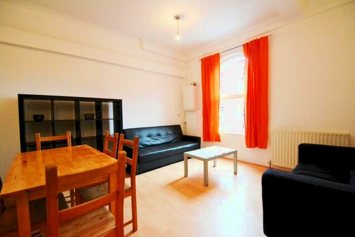 2 Bedroom Flat To Rent In Stoke Newington High Street, London, N16