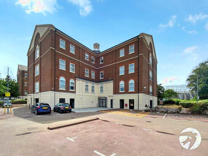 2 Bedroom Flat To Rent In Quayside, Chatham Maritime, Chatham, Kent, ME4