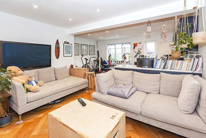 2 Bedroom Apartment To Rent In Emerald Court, Slough, SL1