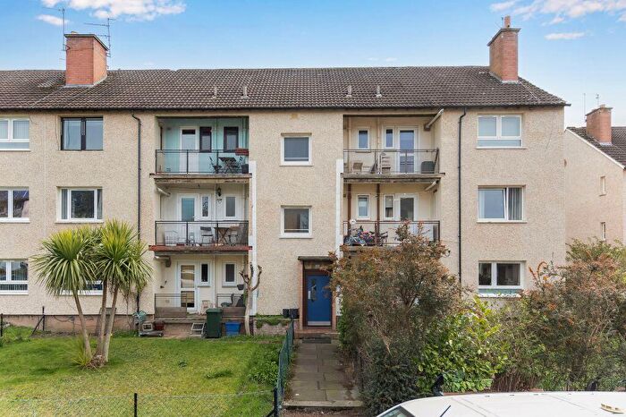 2 Bedroom Flat For Sale In E Telford Drive, Crewe, Edinburgh, EH4