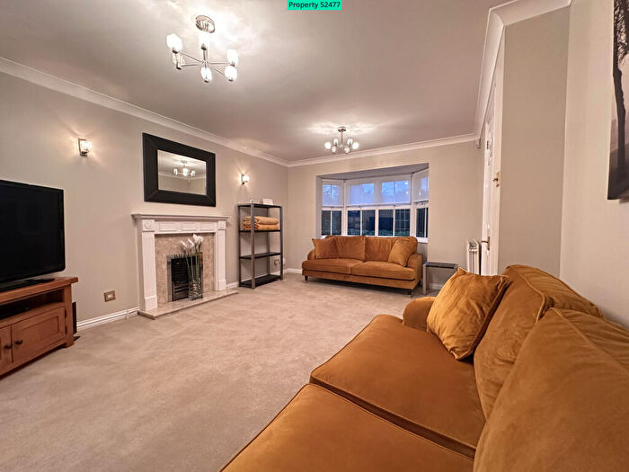 4 Bedroom Detached House For Sale In Dickens Way, Romford, RM1