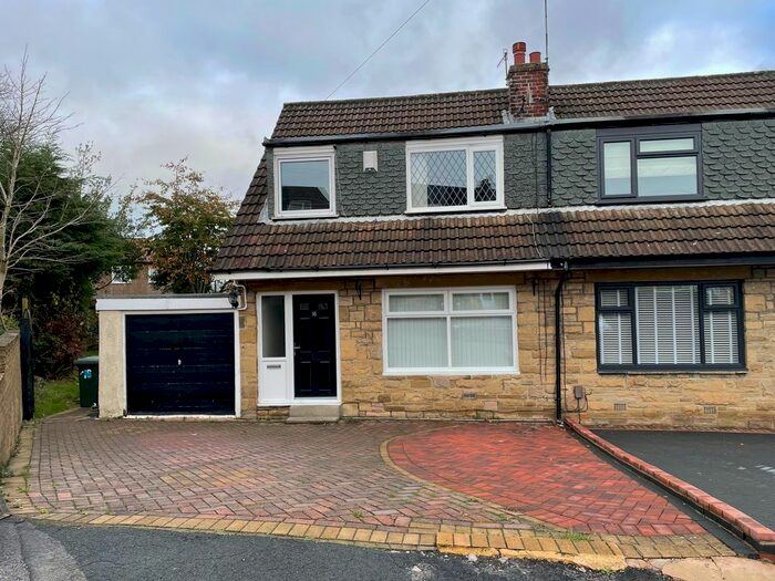 3 Bedroom Property To Rent In Springfield Gardens, Keighley, BD20