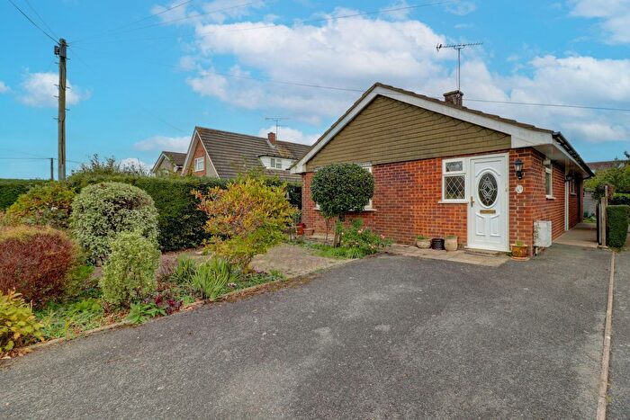 3 Bedroom Bungalow For Sale In Oakengrove Close, Holmer Green, High Wycombe, Buckinghamshire, HP15