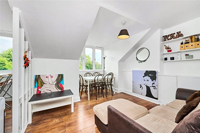 2 Bedroom Flat To Rent In Sibella Road, London, SW4