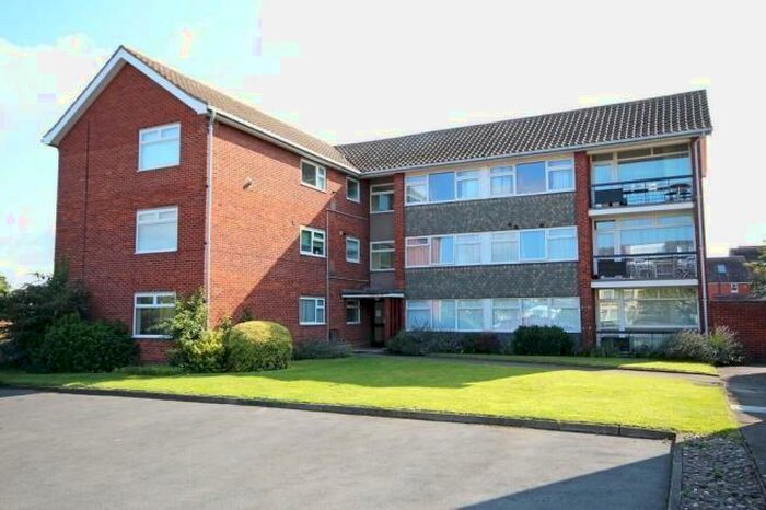 2 Bedroom Flat To Rent In Riplingham, Arlington Avenue, Leamington Spa, Warwickshire, CV32