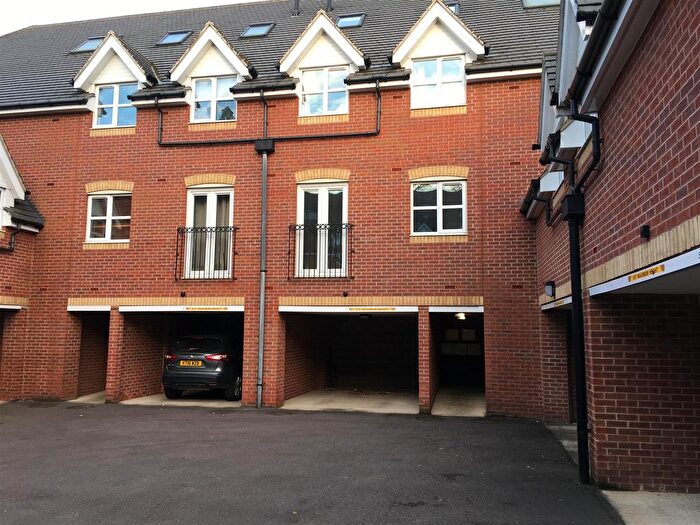 2 Bedroom Property To Rent In Wallbeck Close, Northampton, NN2