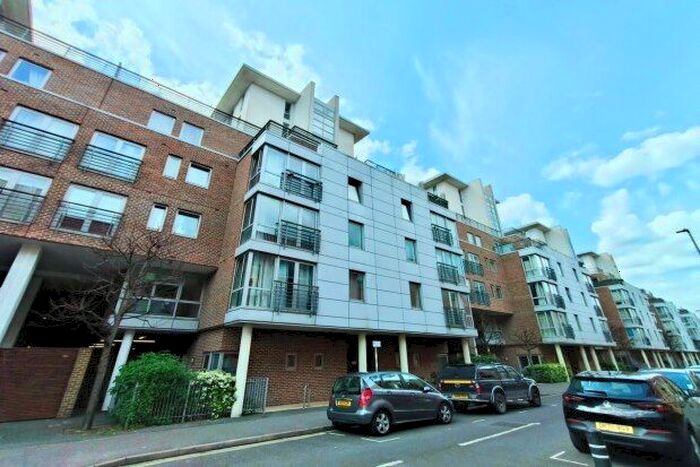 2 Bedroom Flat To Rent In Cross Street, Portsmouth, PO1
