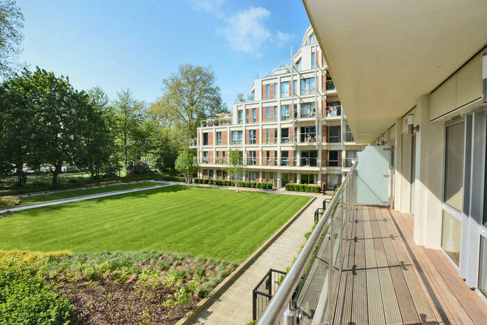 2 Bedroom Apartment To Rent In Kingston Riverside, KT2