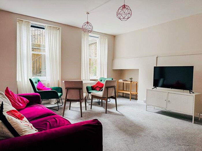 1 Bedroom Flat To Rent In Sydney Place, Bath, BA2