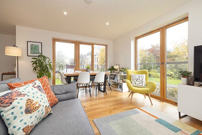 2 Bedroom Flat For Sale In (Flat ) Hughes Close, Canonmills, Edinburgh, EH7