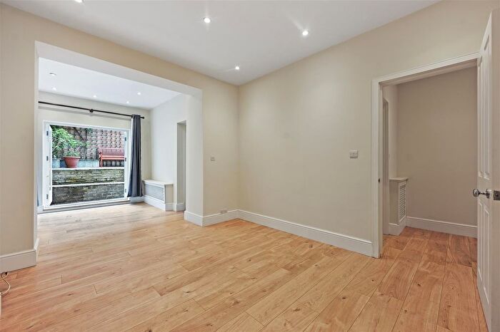 1 Bedroom Flat For Sale In Overstone Road, London, W6