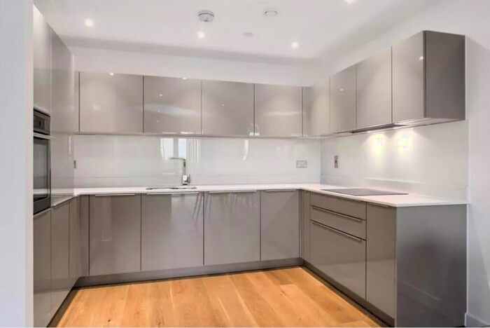 2 Bedroom Flat To Rent In Waterford Court, Turnberry Quay, E14