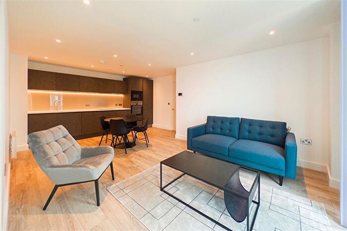 2 Bedroom Apartment To Rent In The Blade, M15