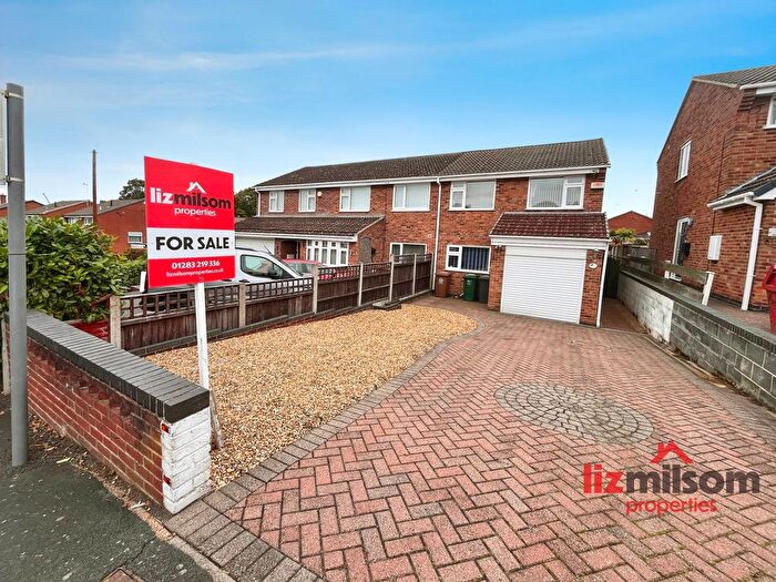 3 Bedroom Semi-detached House For Sale In Chiltern Road, Swadlincote, DE11