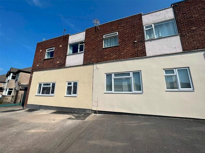 2 Bedroom Flat To Rent In Valley Drive, Ilkley, West Yorkshire, LS29