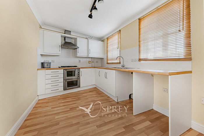 3 Bedroom Town House To Rent In Bridge View, Oundle, PE8